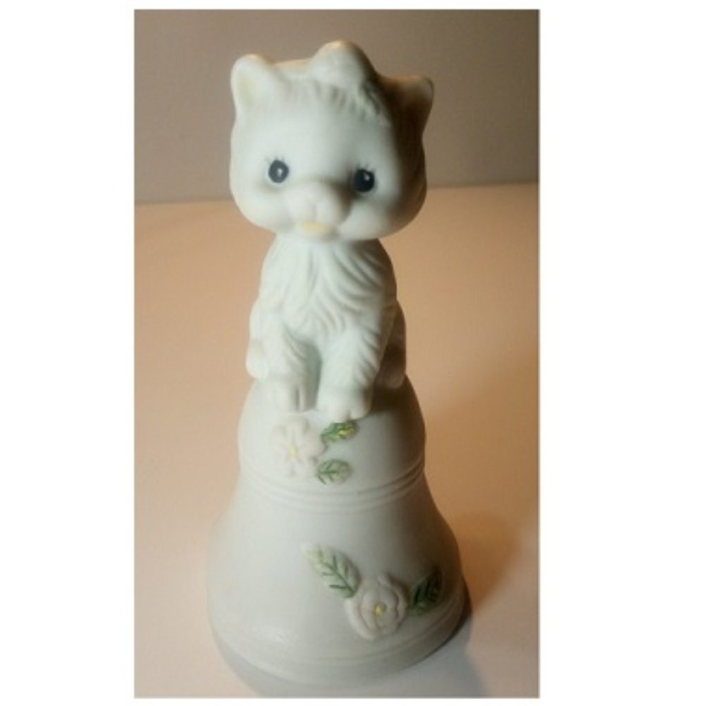 Cute Kitty Bell - White with light pink flowers & light green leaves